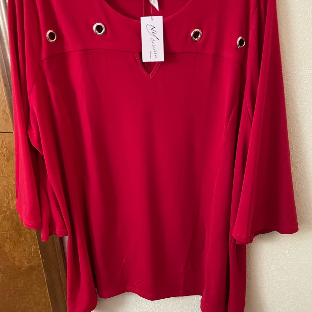 New York women red top